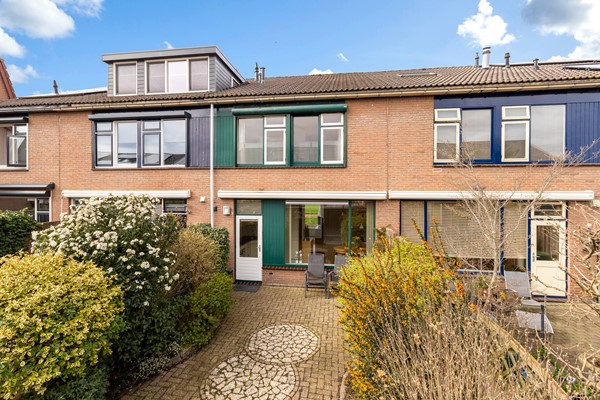 Foto - Te koop: tussenwoning gelegen aan groenvoorziening